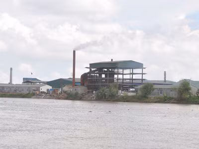 Khi nhà máy qua mặt chính quyền?