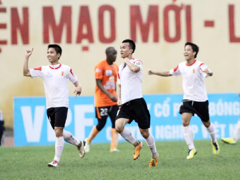 Các cầu thủ V.Ninh Bình đã buộc Sài Gòn FC nếm mùi thất bại đầu tiên ở mùa giải năm nay Ảnh: VSI