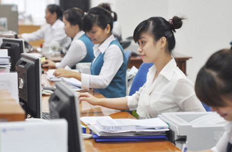 Nhân viên ngân hàng đối mặt nguy cơ thất nghiệp