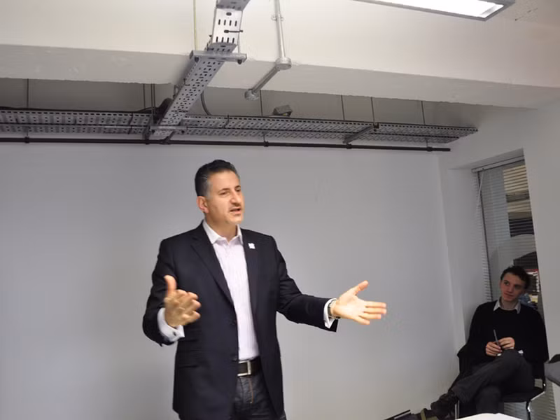 Tổng Giám đốc dự án Tech City Eric Van der Kleij tiếp đoàn nhà báo Đông Á