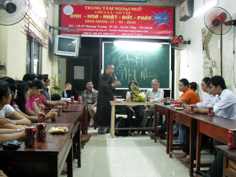 Nhà chùa chia tay giáo viên không dạy ở trung tâm nữa