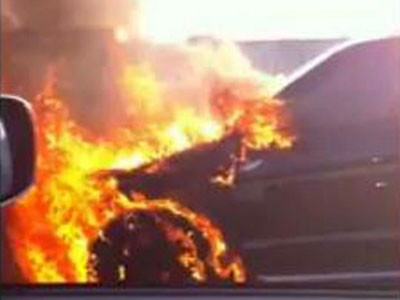 'Xế hộp' tiền tỉ bốc cháy đùng đùng