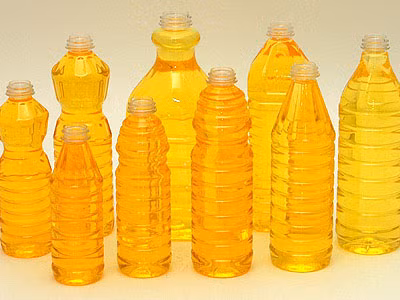 Trong 10 năm, hai công ty chuyên mua chất thải thủy sản và phế phẩm thịt heo để làm dầu ăn bán cho các thành phố lớn