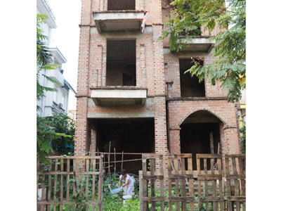 Biệt thự bỏ hoang thành nơi trồng rau