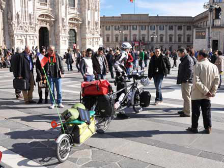 Hai chàng trai Pháp đạp xe gần 20 nước đến Việt Nam