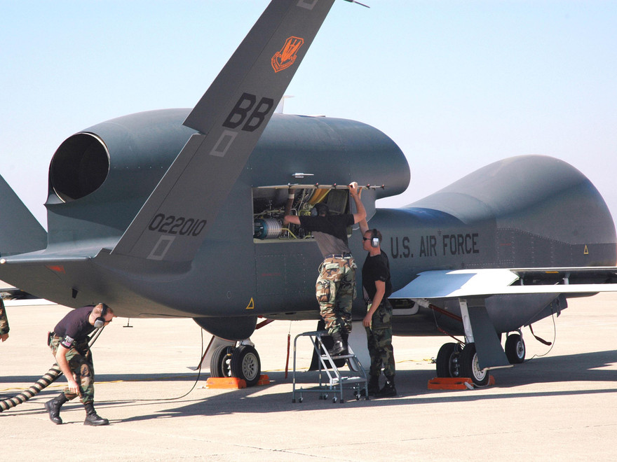 Các 'đối thủ' của TQ ồ ạt tăng ngân sách quốc phòng