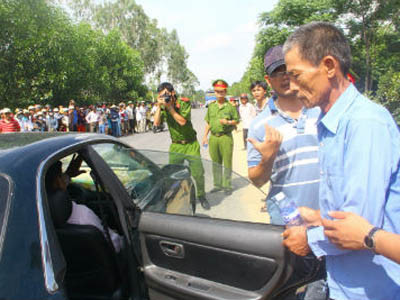 Đánh chết vợ vị tội... uống trộm rượu