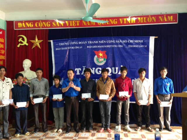 Đoàn khối DN T.Ư ủng hộ đồng bào Lào Cai 100 triệu