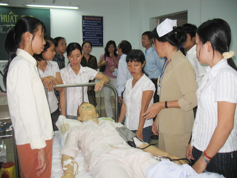 Tập trung đào tạo y tá để đưa sang Nhật Bản Ảnh: Phong Cầm