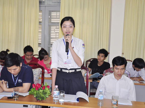 Bạn trẻ góp ý cho Đoàn tại một diễn đàn thanh niên Ảnh: CTV