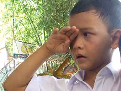 'Cứu bố cháu với!'