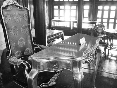 Hiến tặng cổ vật quý cho bảo tàng