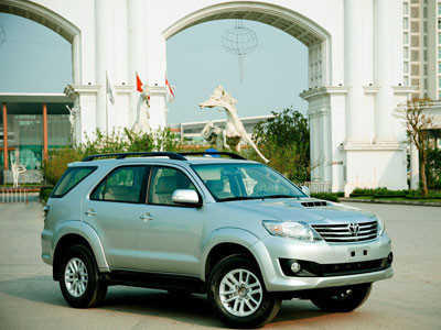 Cận cảnh Toyota Fortuner 2013 tại Việt Nam