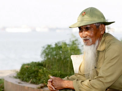 'Người điên' trên đường thiên lý