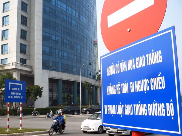 Đã có biển cấm lại thêm khuyến cáo