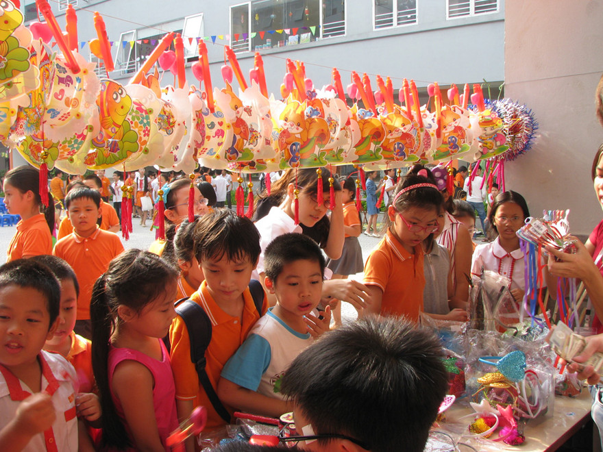 Học sinh Bill Gates Schools 'vui hội trăng rằm'