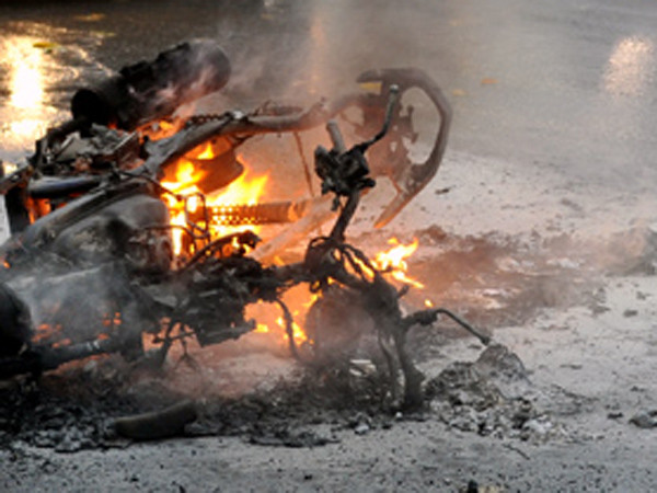 Chiếc xe cháy ngùn ngụt