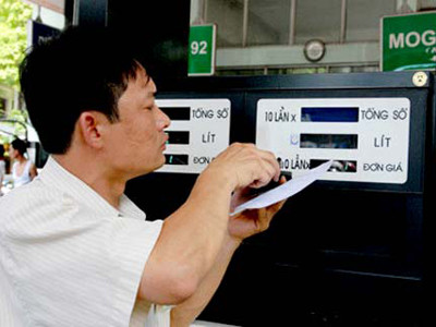 Xăng tăng giá lên 23.800 đồng/lít