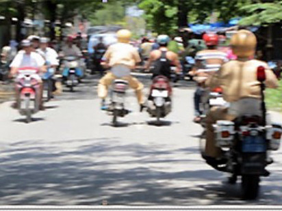 Soi ‘góc khuất’ cảnh sát giao thông