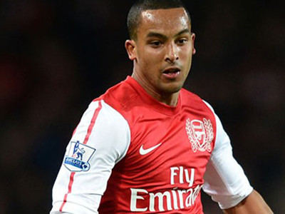 Theo Walcott chạy nhanh gần bằng Usain Bolt