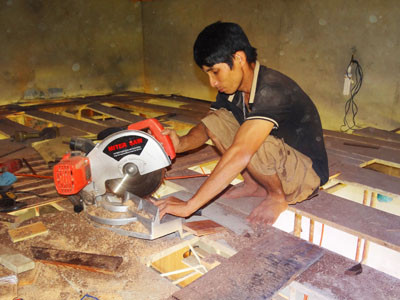 Cường 'mộc' vượt khó mưu sinh