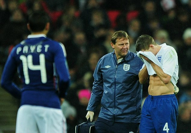 Tranh cãi vì chấn thương của Gerrard