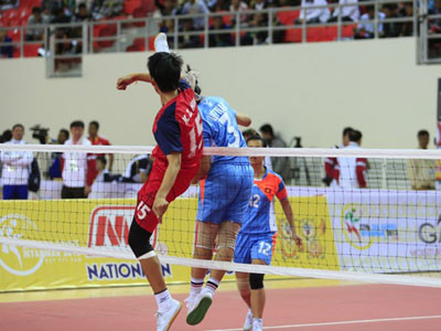 Học trò thảm bại, HLV cầu mây ngửa cổ than trời