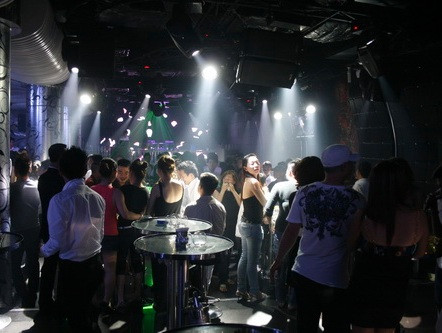 8 giờ mệt phờ với nữ công chức thích 'bay' 'lắc'