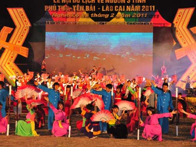 Tổng duyệt Lễ hội Du lịch cội nguồn Tây Bắc 2011
