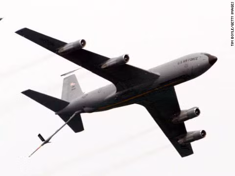 Chiếc máy bay tiếp liệu KC-135
