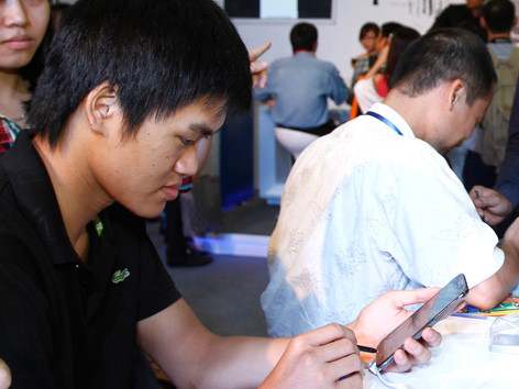 Khách hàng kêu trời vì bị 'ép' dùng dịch vụ