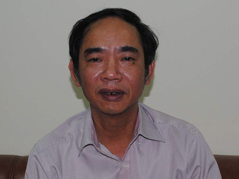 Đua nhau làm cổng chào: 'Con gà tức nhau tiếng gáy'