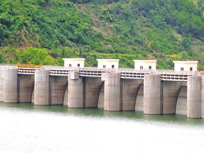 Tốn tiền tỷ để nước cuốn trôi