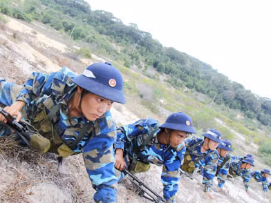 Chiến sĩ Hải quân 'tăng tốc' trên thao trường