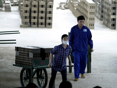 Xem xét giảm thuế hỗ trợ sản xuất kinh doanh