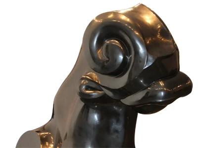 Cái đầu tiên cần vượt qua là sự coi thường mỹ thuật