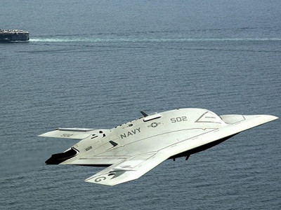 'Quái vật' X-47B thách thức mọi đối thủ