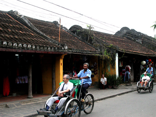 Trầm mặc mái phố bên sông Hoài