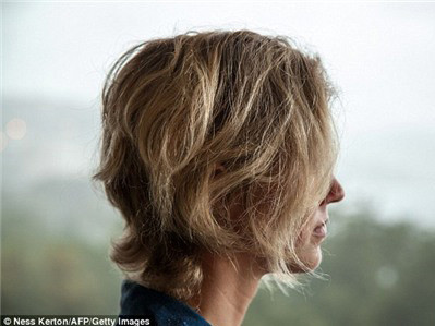 Một giảng viên bị hiếp dâm trước mặt chồng