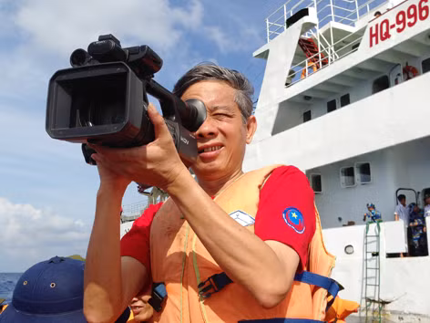 Chơi Facebook ở Trường Sa