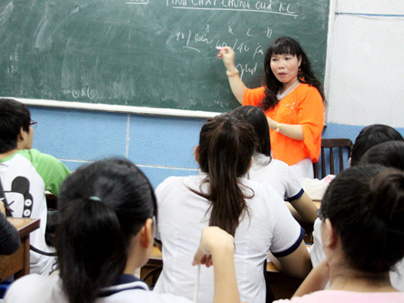 Đến lớp luyện thi của cô giáo chuyển giới