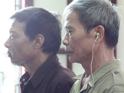 Một câu to tiếng, hai ông lão hầu tòa