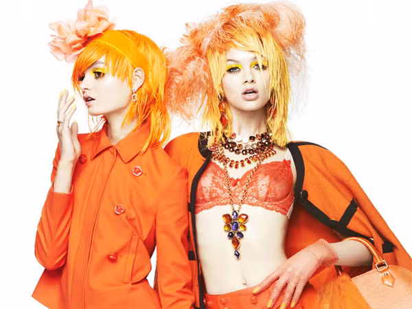 Hàng hiệu mang sắc màu nổi loạn