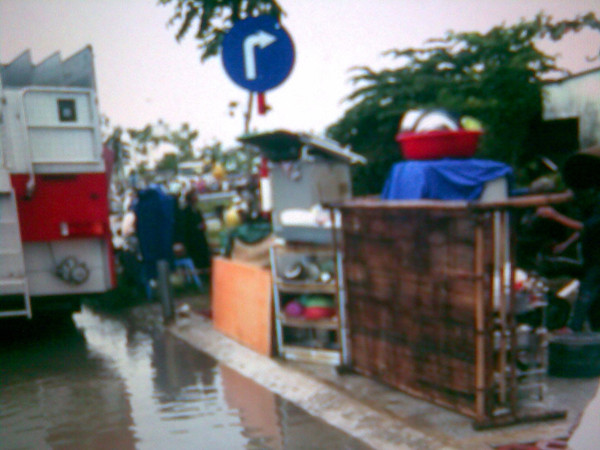 Ngập nặng, dân cầu cứu công an