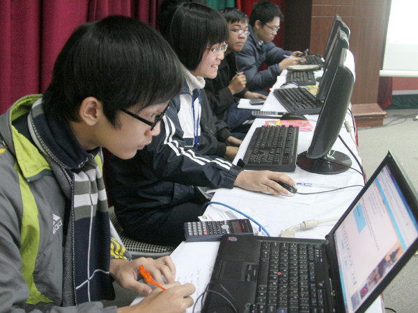 Khởi động cuộc thi giải toán qua Internet Violympic khối THPT