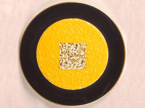 Cầu trẻ đẹp, đại gia rộ trò ăn... vàng