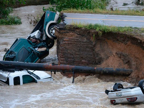Lũ quét lịch sử ở Mỹ, hơn 500 người mất tích