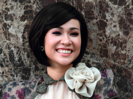 Đụng vào 'thần tượng', NSND 'lãnh đủ'