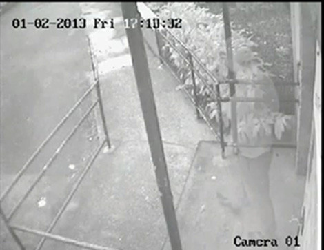 Xôn xao clip ‘bóng ma’ bị ghi hình