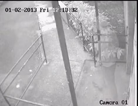 Xôn xao clip ‘bóng ma’ bị ghi hình